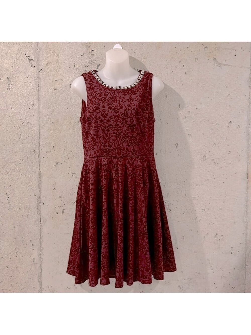NWT - Doe & Rae Burgundy Jeweled Neck Sleeveless Cocktail Dress - Size M